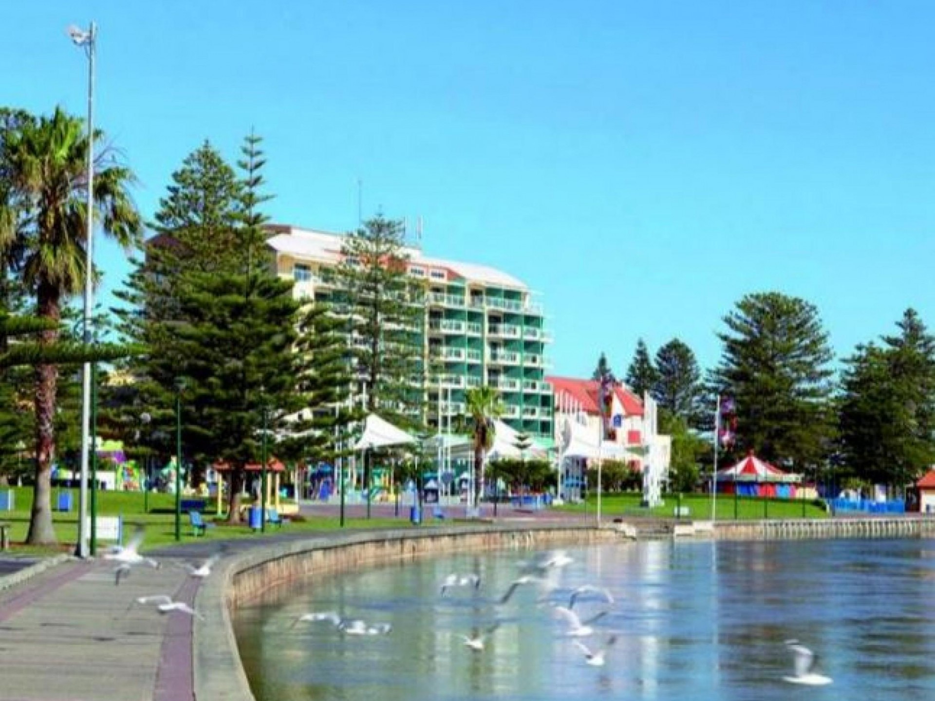 Long-Standing Chicken Shop  Absolute Waterfront Position