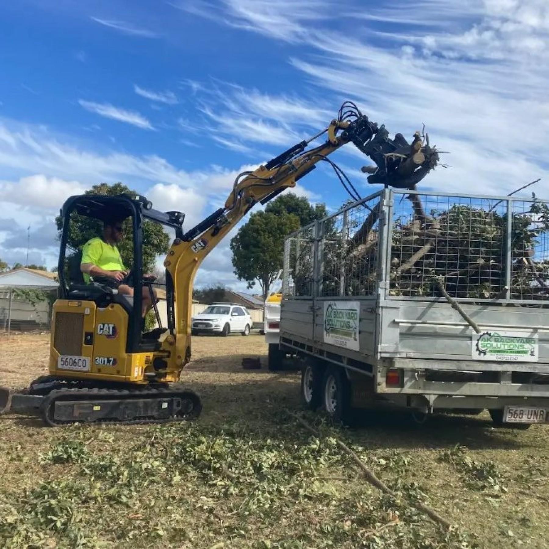 BIG PRICE DROP  Small Domestic & Industrial Excavator & Trailer Hire. Wet & Dry Hire Wide Bay