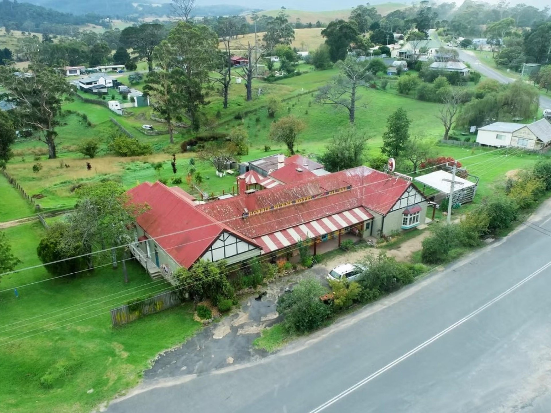 HISTORIC ROBBIE BURNS HOTEL   -  BUSINESS OPPORTUNITY HERE
