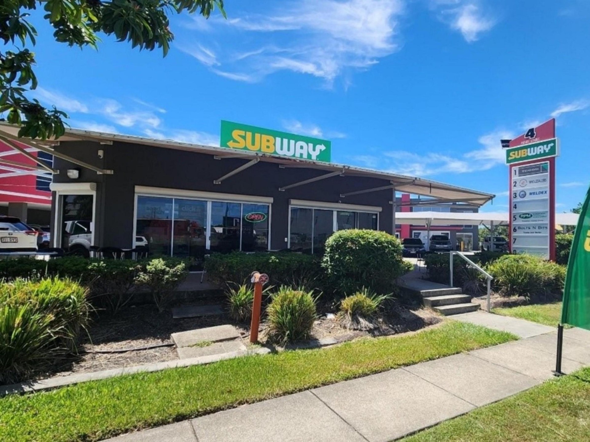 BACK ON THE MARKET! Subway Franchise - Loganholme! 5 days only! NO NIGHTS! Remodelled!