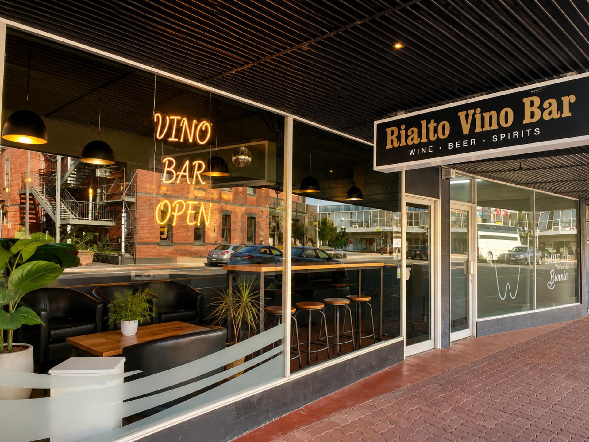 47 Yrs Est Profitable Fully Licensed Restaurant Bar Functions T/O $12K Weekly Two in One offering
