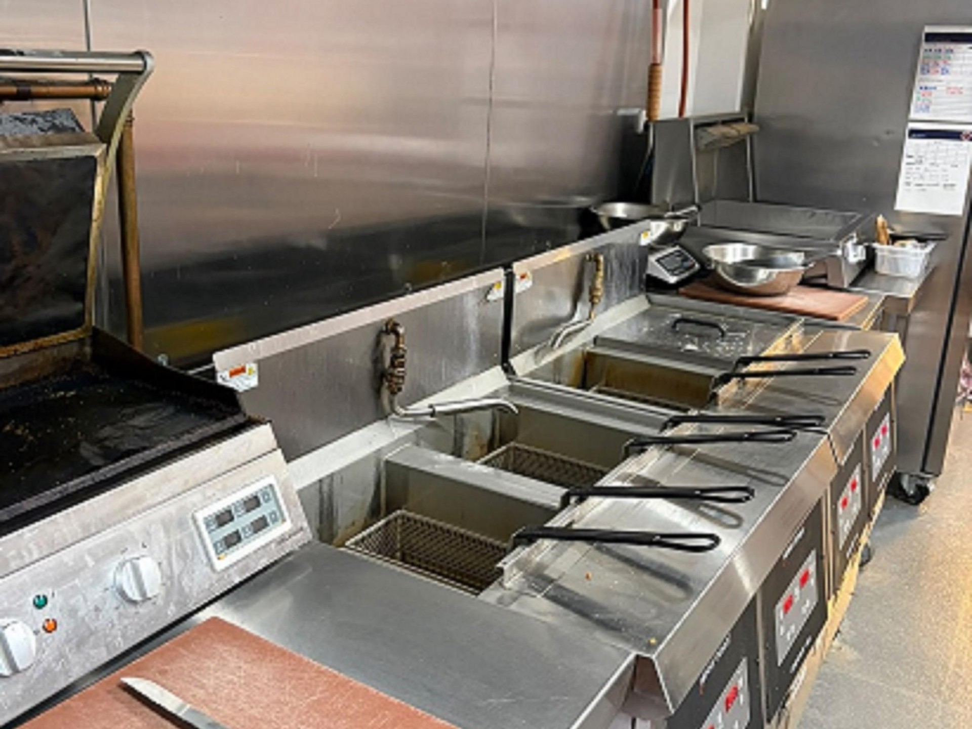 Quality Chicken & Chip / Fish & Chip shop  Berrinba! Lease assignment & Asset sale!